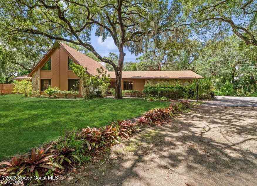 Homes For Sale - 685 Carambola Drive<br/> Brevard County, Merritt Island, FL 32952