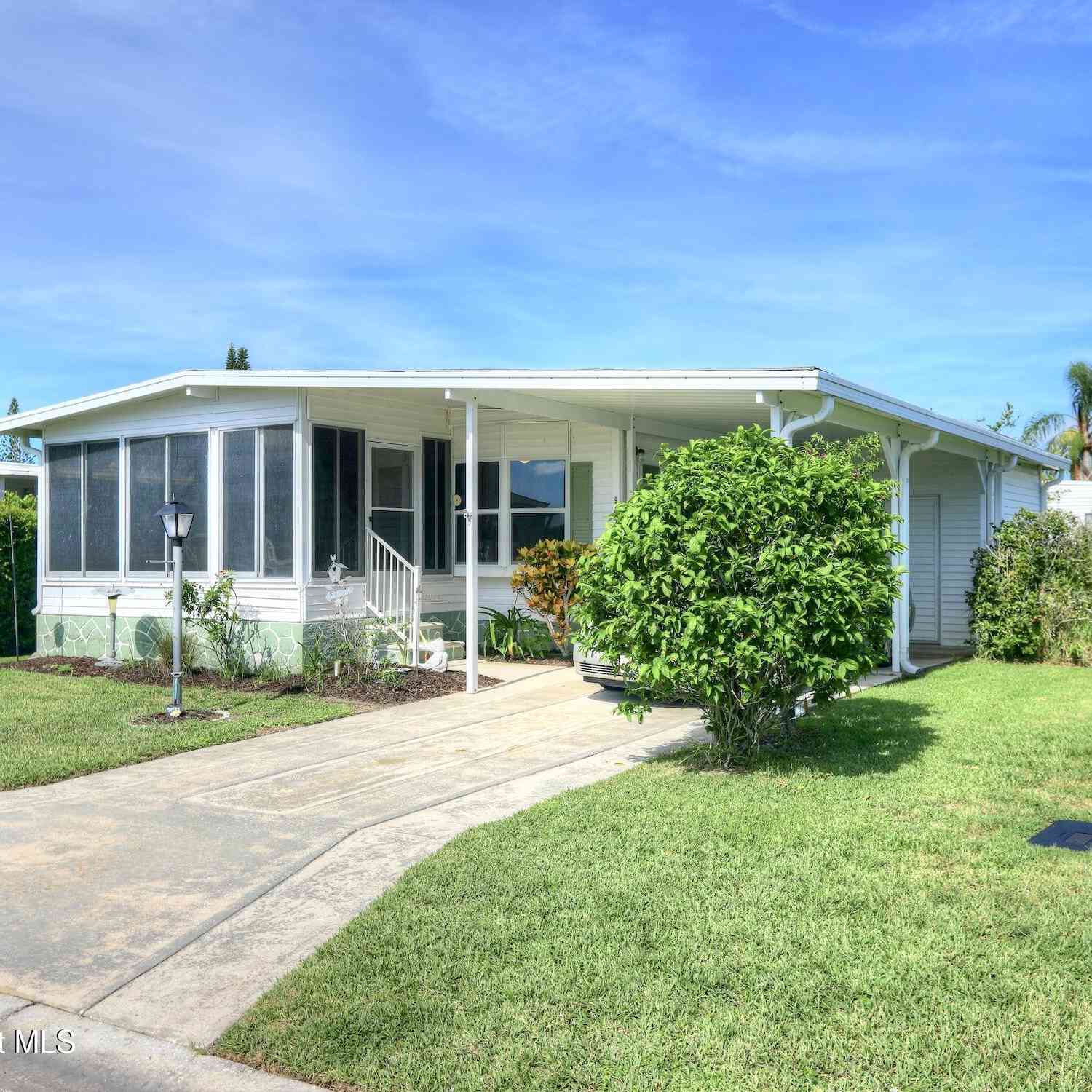 Mobile Home For Sale - 912 Oriole Circle<br/> Barefoot Bay, FL 32976