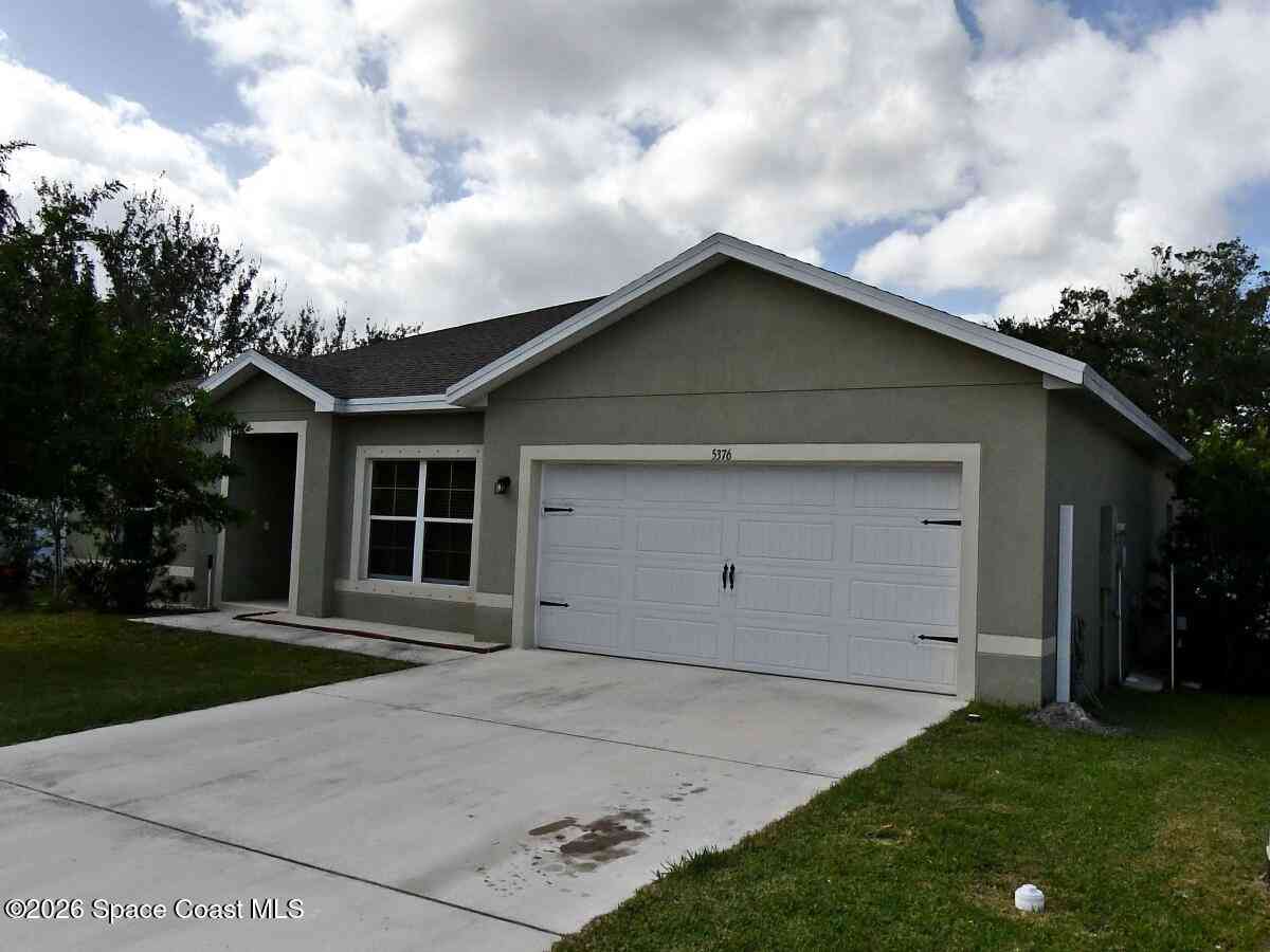 Homes For Sale - 5376 Oakland Lake Circle<br/> Fort Pierce, FL 34951