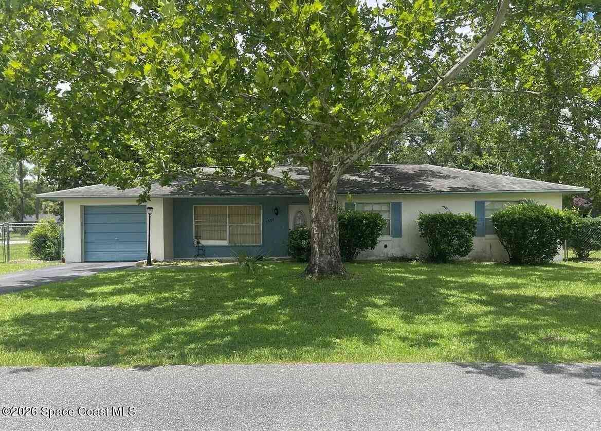 Homes For Sale - 5501 SE 2nd Place<br/> Marion County, Ocala, FL 34480