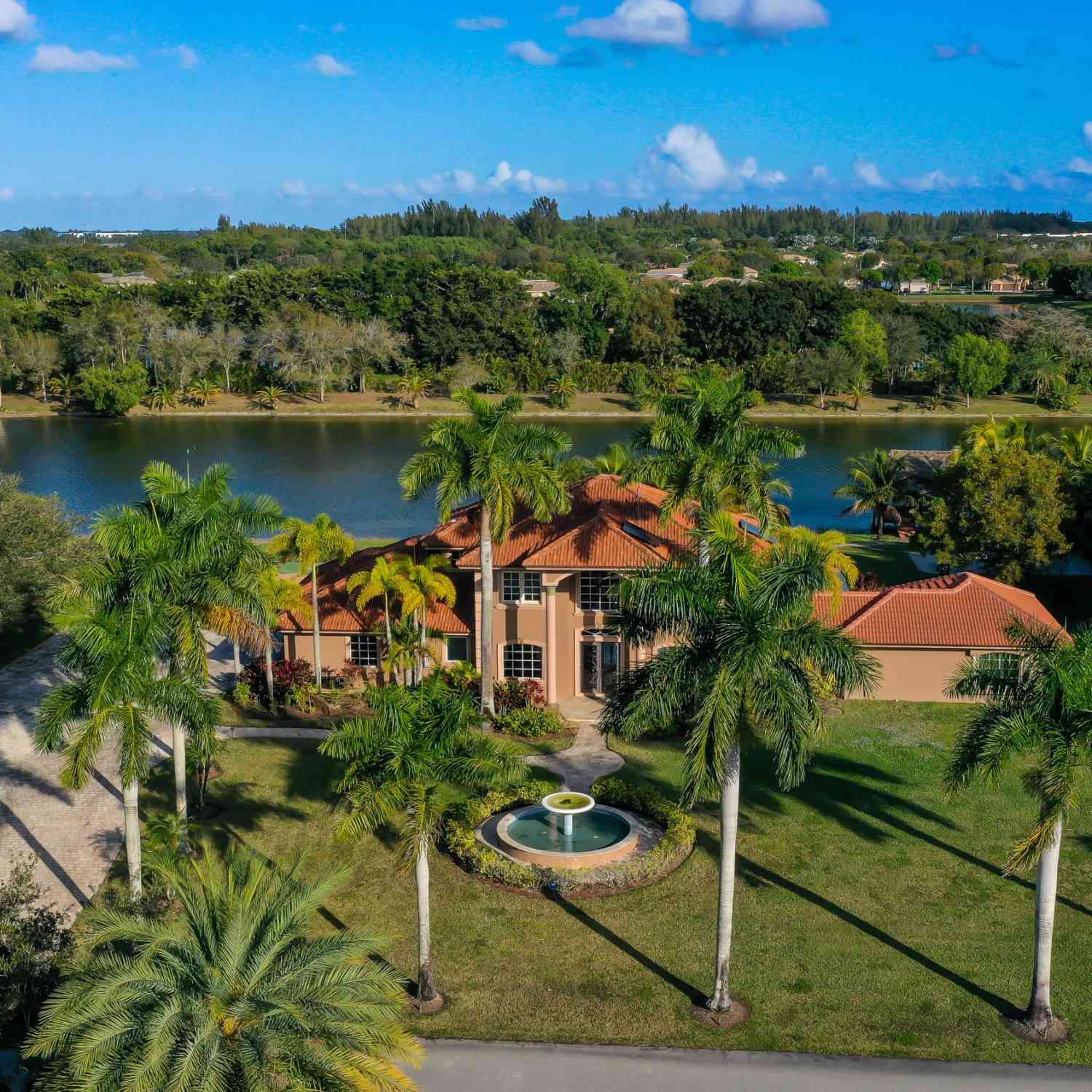 Homes For Sale - 5660 Lago Del Sol Drive<br/> Palmbeach County, Lake Worth, FL 33467