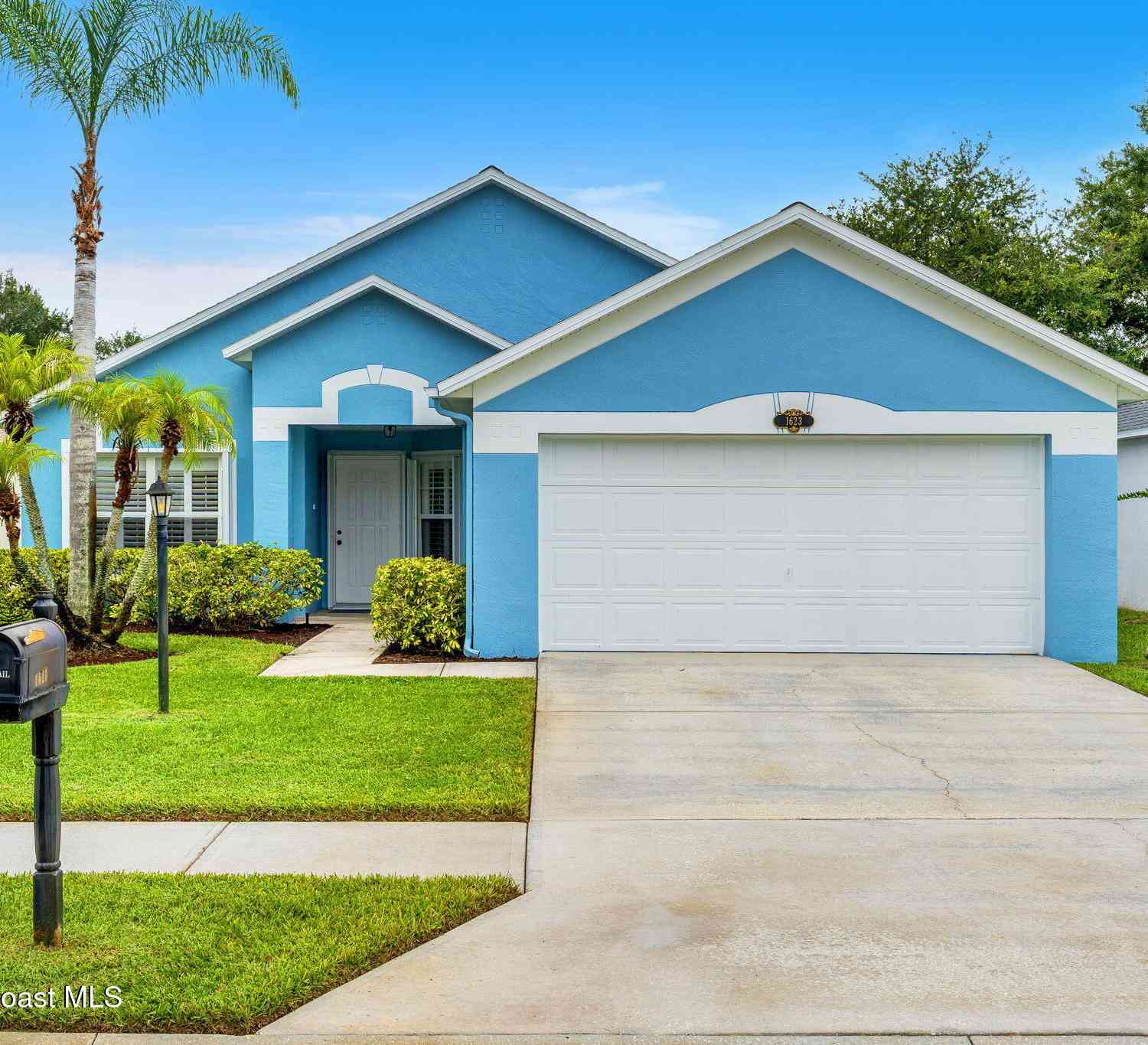 Homes For Sale - 1623 Vista Lake Circle<br/> Melbourne, FL 32904