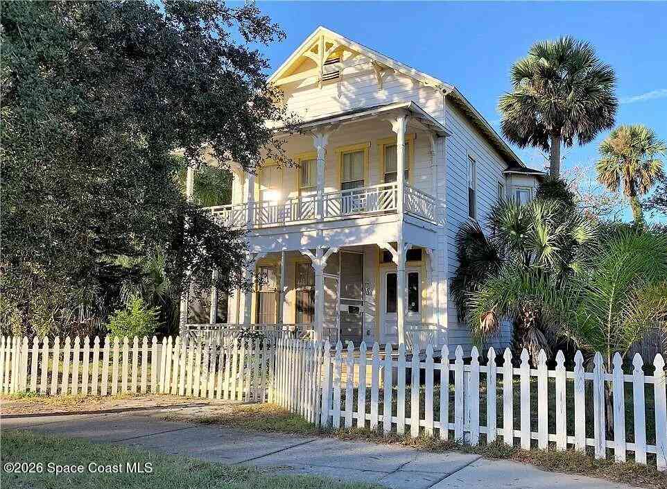 Homes For Sale - 302 S Oak Avenue<br/> Sanford, FL 32771