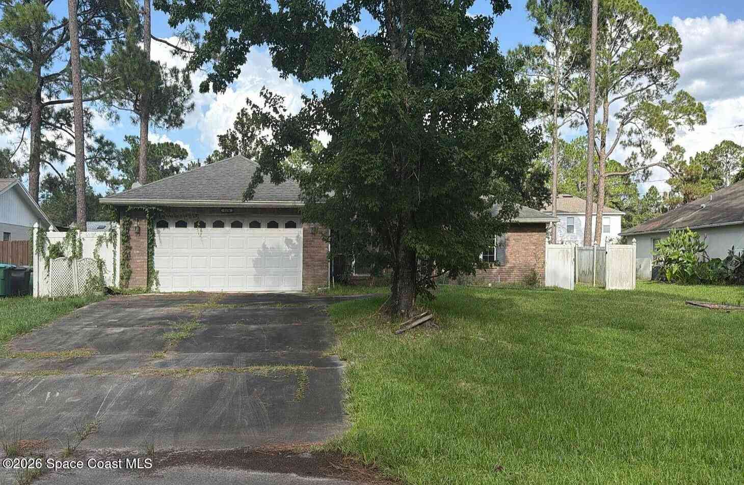 Homes For Sale - 2456 Coachman Drive<br/> Volusia County, Deltona, FL 32738
