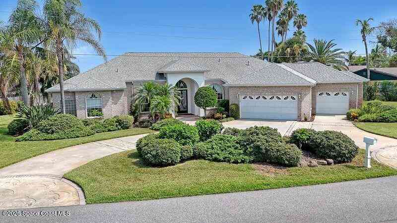Homes For Sale - 1530 Bay Shore Drive<br/> Cocoa Beach, FL 32931