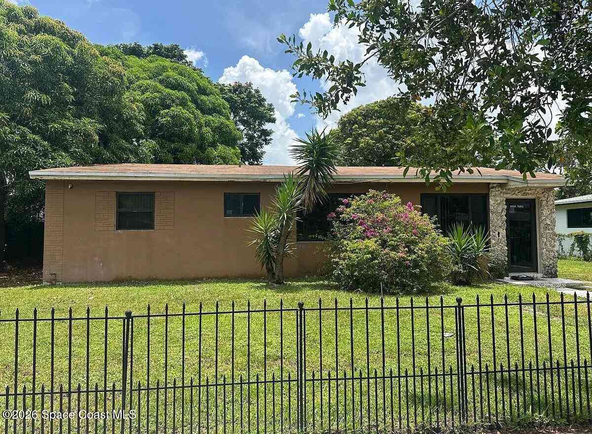 Homes For Sale - 2810 NW 179th Street<br/> Miami Dade County, Miami Gardens, FL 33056