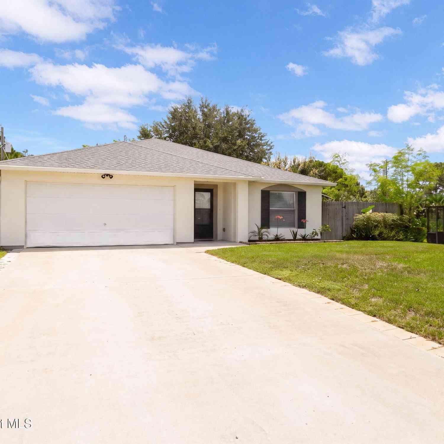 Homes For Sale - 8216 100th Court<br/> Indian River County, Vero Beach, FL 32967
