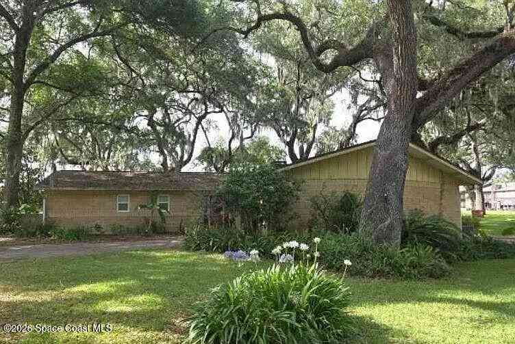 Homes For Sale - 663 Silver Pass<br/> Ocala, FL 34472