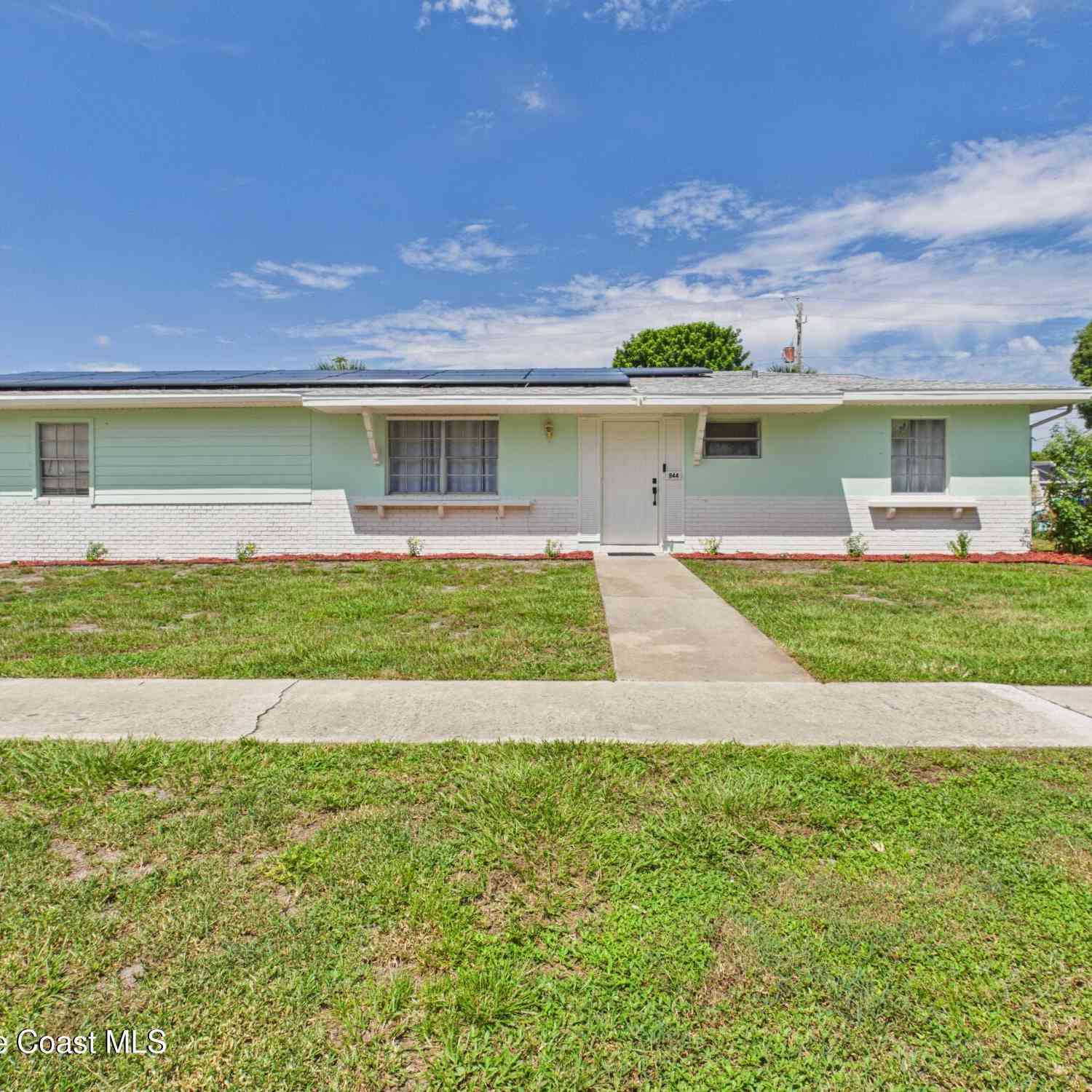 Homes For Sale - 944 Lance Street<br/> Indian River County, Sebastian, FL 32958