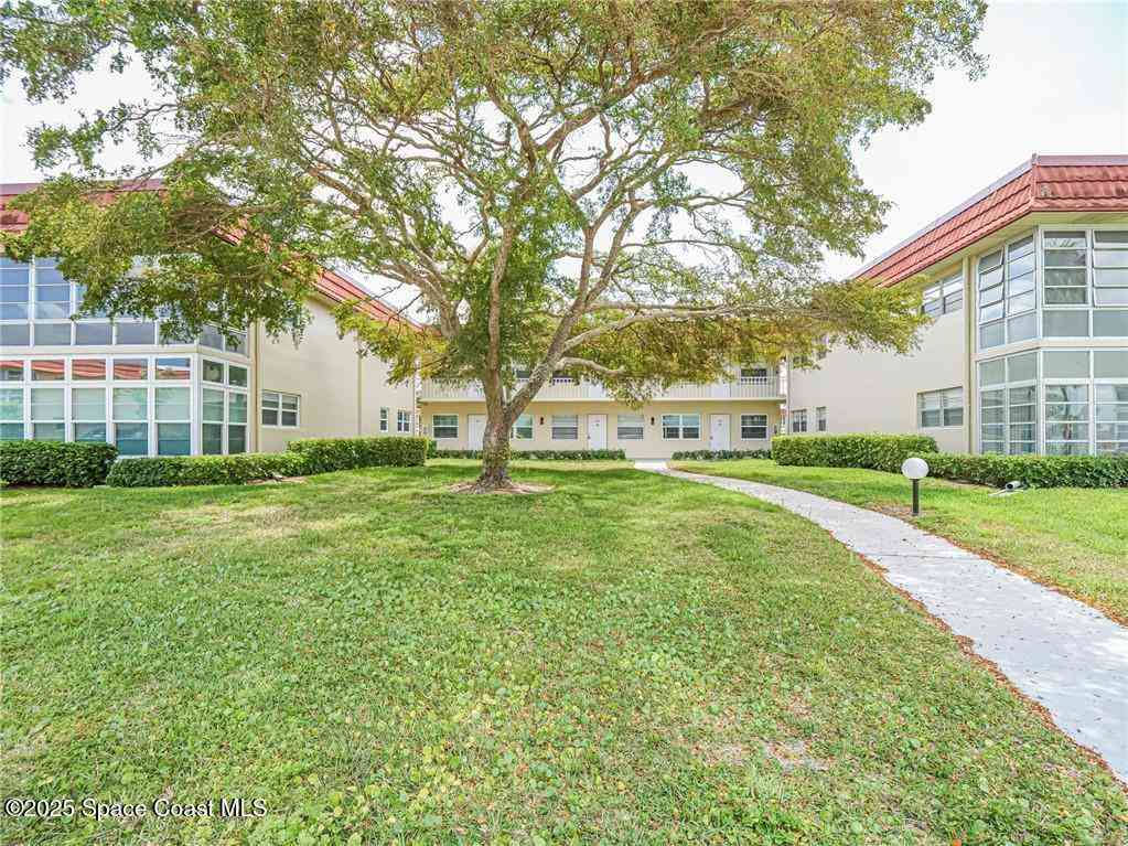 Condo For Rent - 41 Woodland Drive #205<br/> Vero Beach, FL 32962