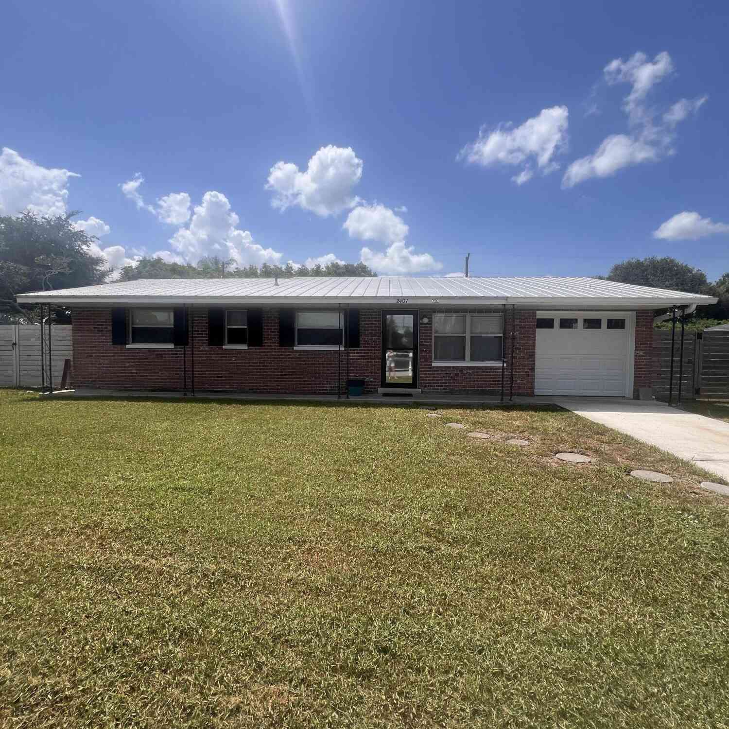 Homes For Rent - 2407 Lakeview Drive<br/> Melbourne, FL 32935