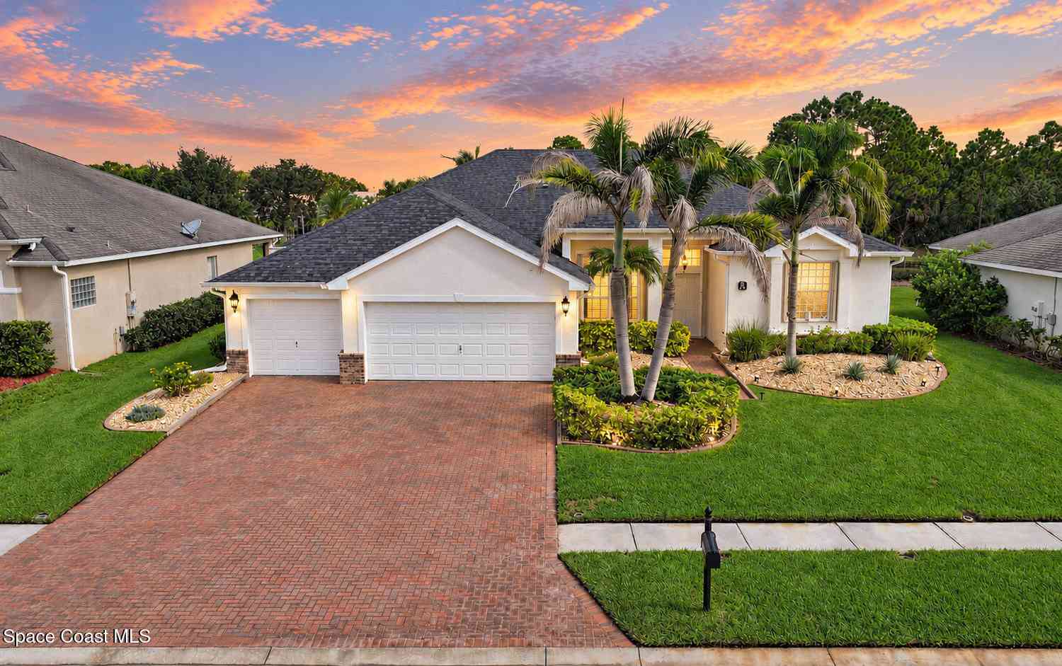 Homes For Sale - 190 Brandy Creek Circle<br/> Brevard County, Palm Bay, FL 32909