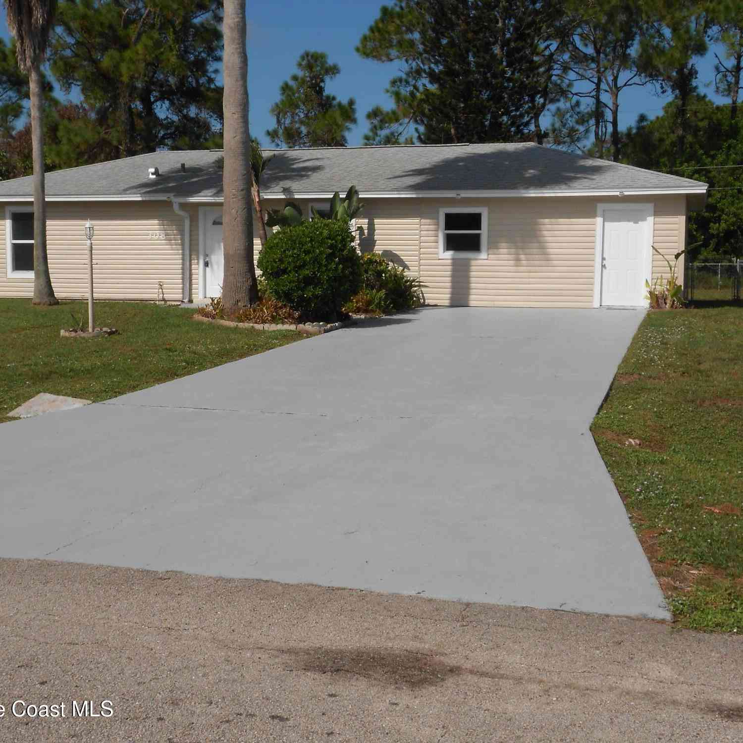 Homes For Sale - 308 Vin Rose Circle<br/> Brevard County, Palm Bay, FL 32909