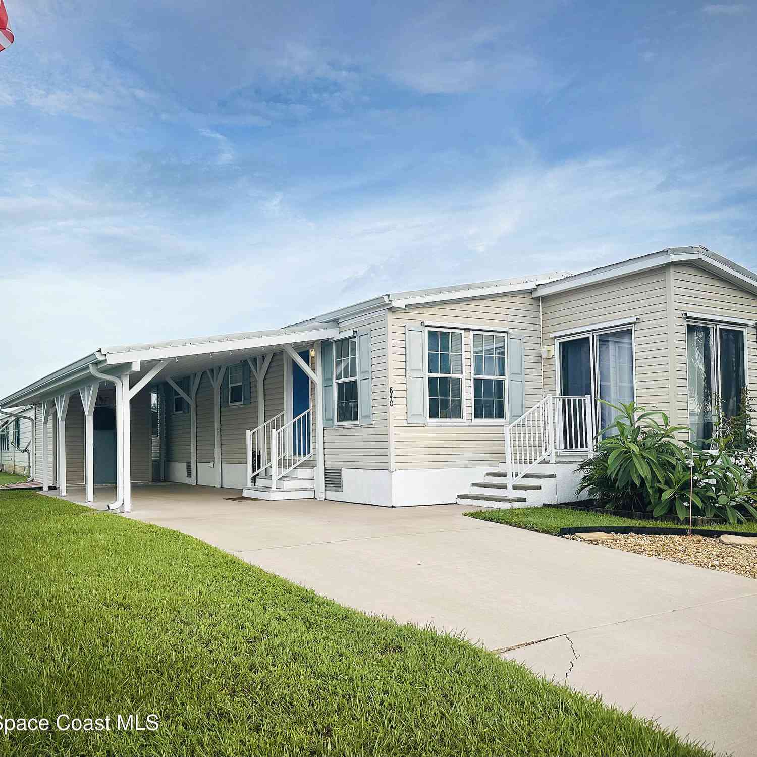 Mobile Home For Sale - 840 Hyacinth Circle<br/> Brevard County, Barefoot Bay, FL 32976