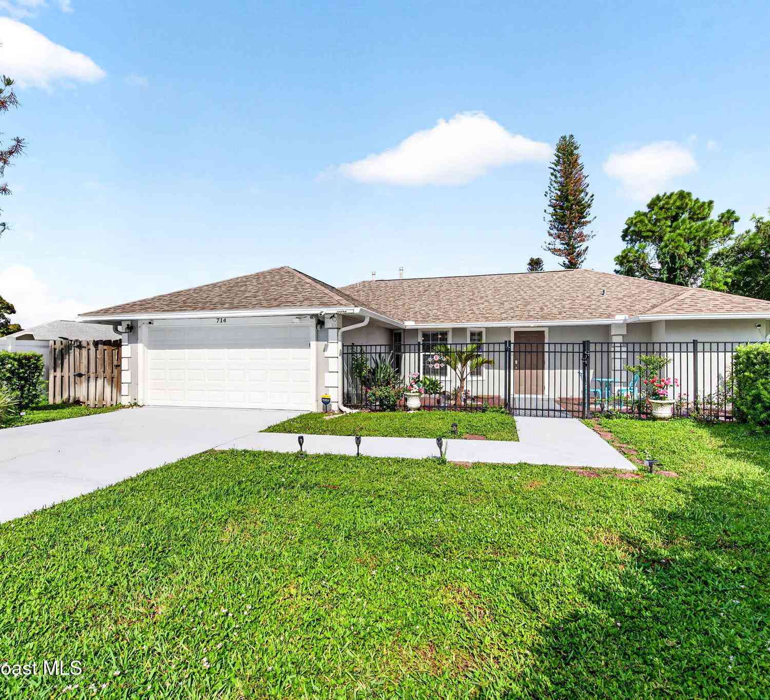 Homes For Sale - 714 John Carroll Lane<br/> Brevard County, West Melbourne, FL 32904