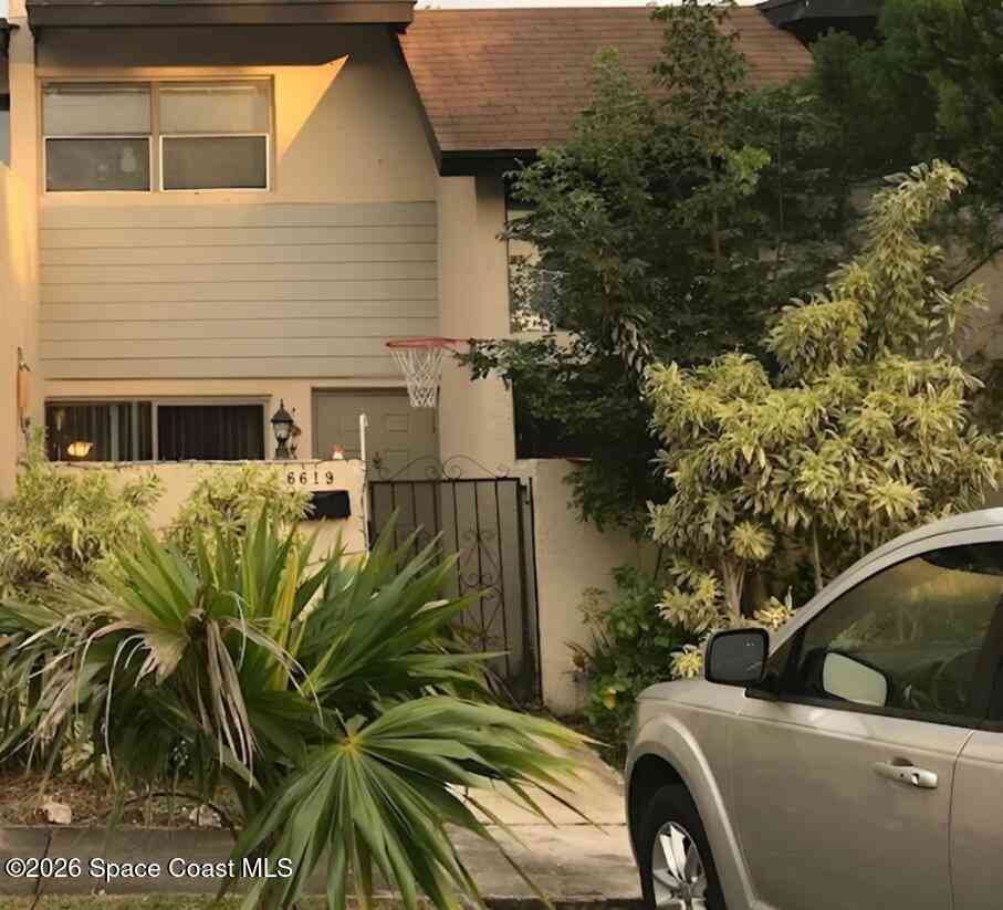 Townhouse For Sale - 6619 SW 113th Avenue<br/> Miami, FL 33172
