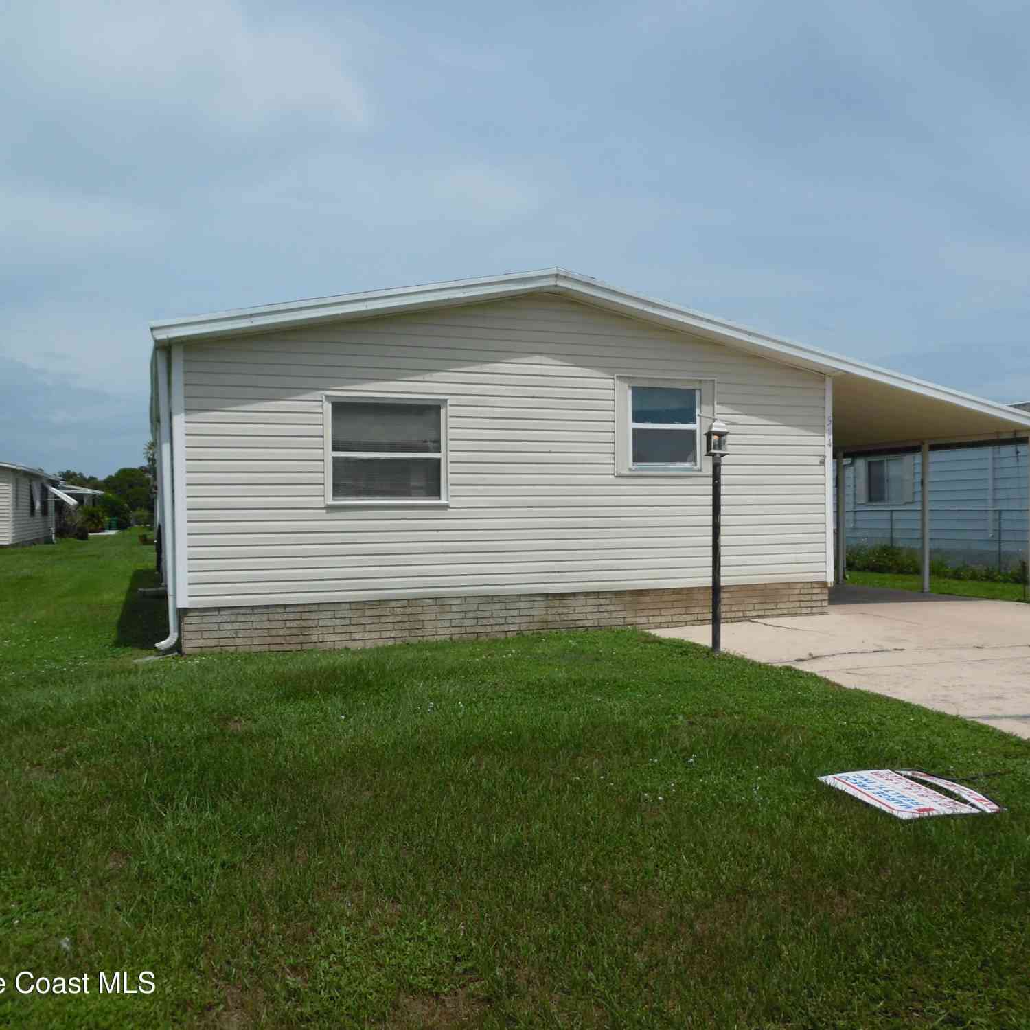 Mobile Home For Sale - 514 Puffin Drive<br/> Micco, FL 32976