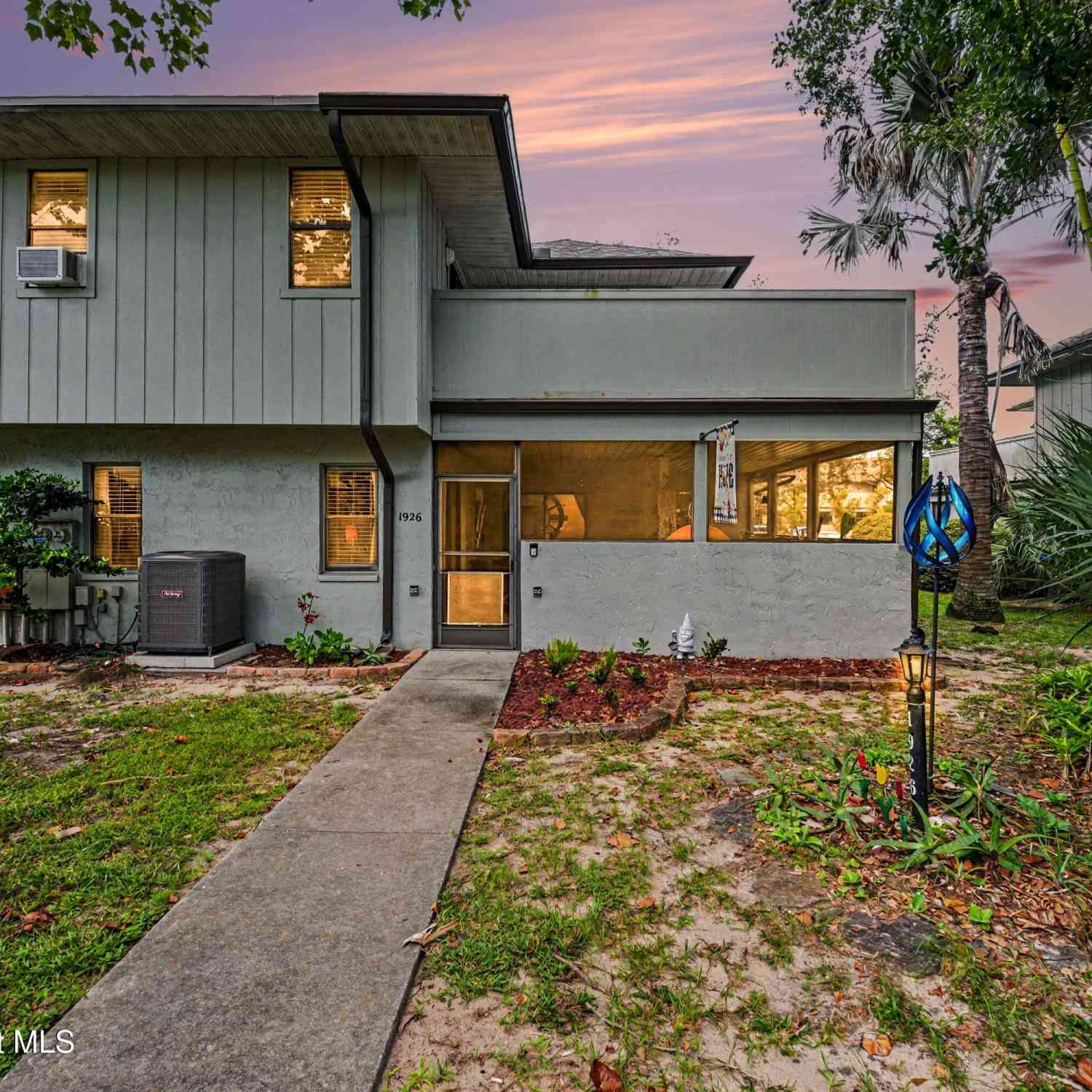 Townhouse For Sale - 1926 Dipol Courtway<br/> Titusville, FL 32780