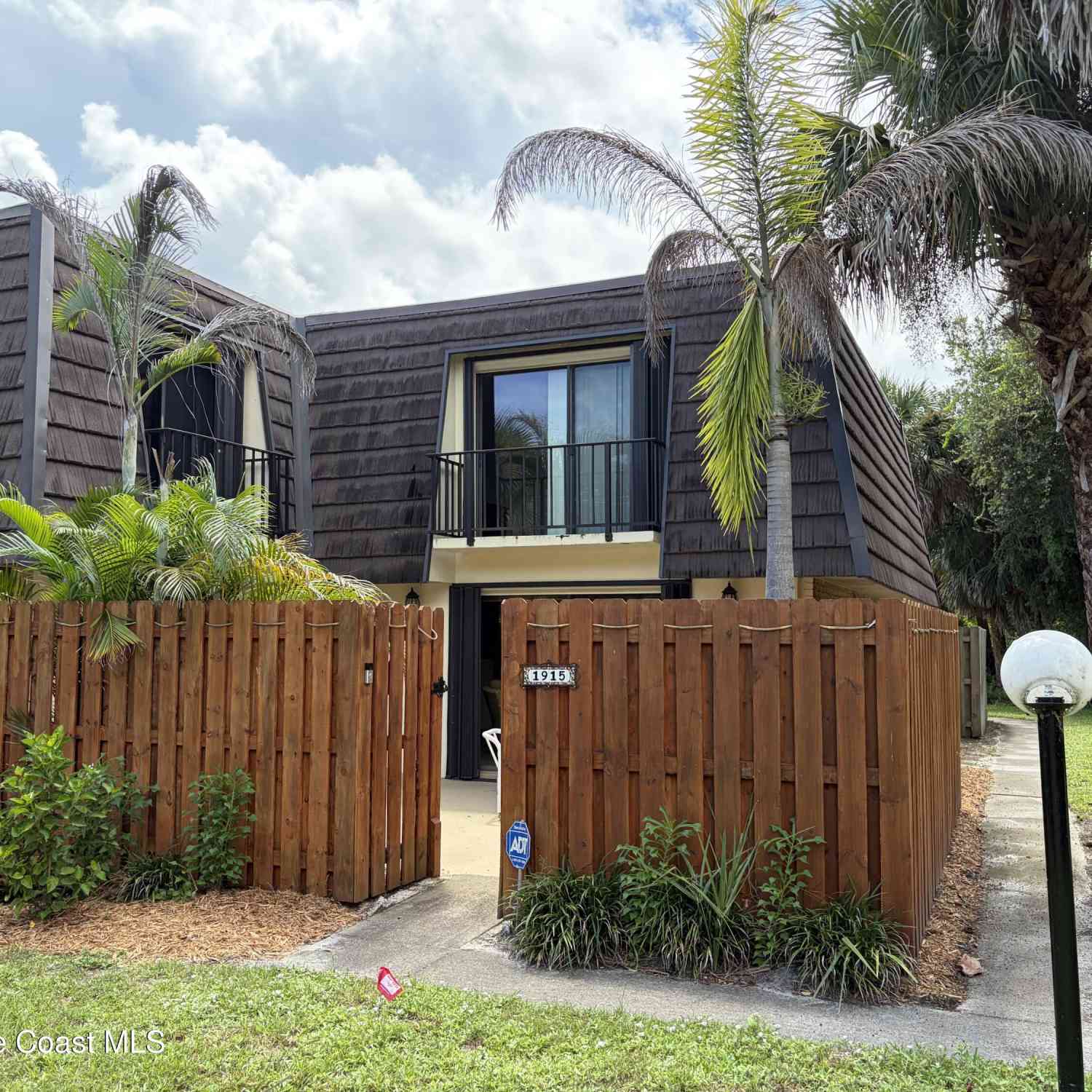 Townhouse For Rent - 1915 Vista Oaks Circle<br/> Palm Bay, FL 32905