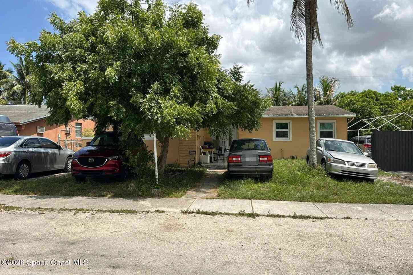 Homes For Sale - 1360 NW 197th Street<br/> Miami Gardens, FL 33169