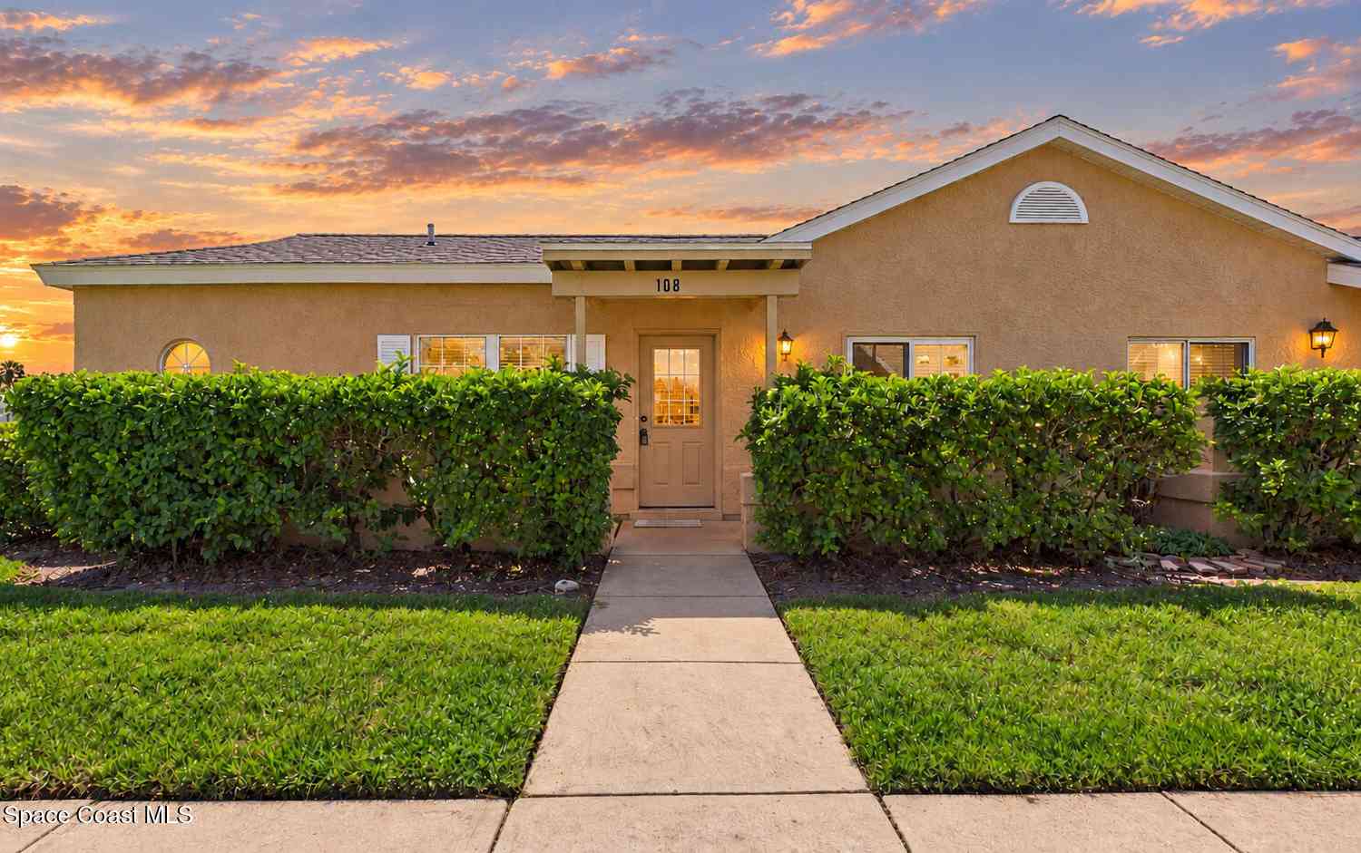 Townhouse For Sale - 1415 Malibu Circle #108<br/> Palm Bay, FL 32905