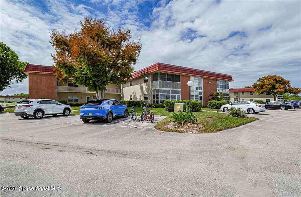 Condo For Sale - 27 Pine Arbor Lane #205<br/> Vero Beach, FL 32962