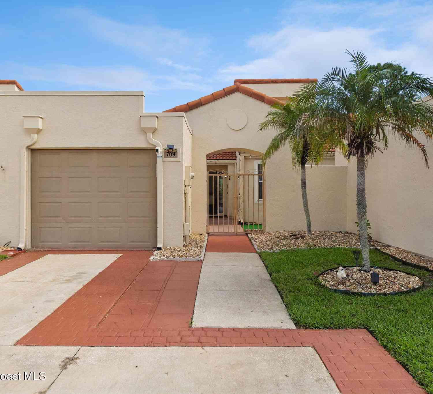 Townhouse For Sale - 709 Spring Valley Drive<br/> Brevard County, Melbourne, FL 32940