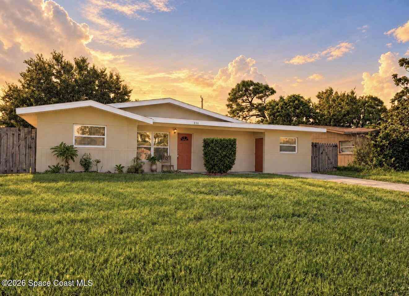 Homes For Sale - 550 Comanche Avenue<br/> Melbourne, FL 32935