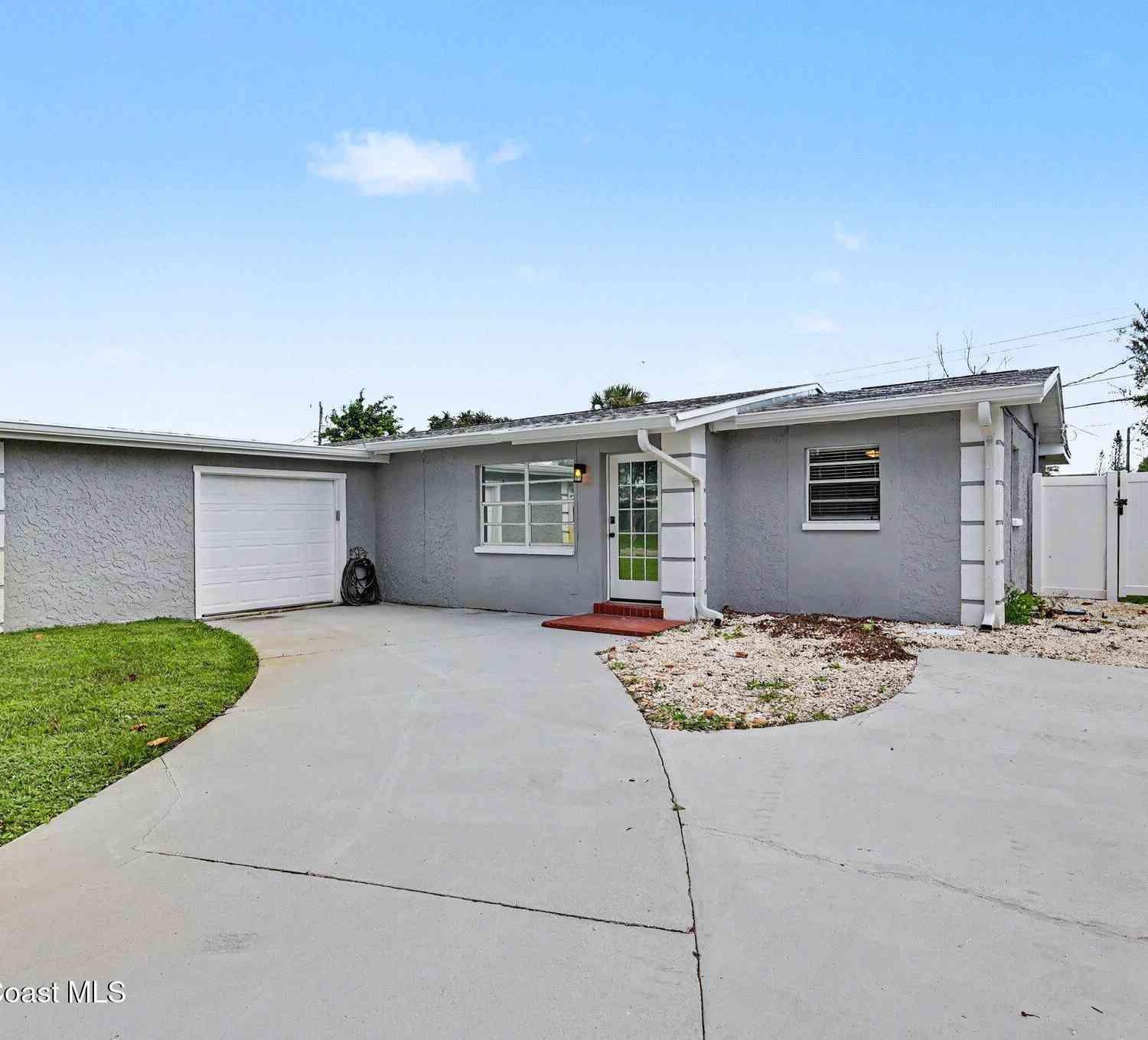 Homes For Sale - 1909 Oakwood Drive<br/> Melbourne, FL 32935