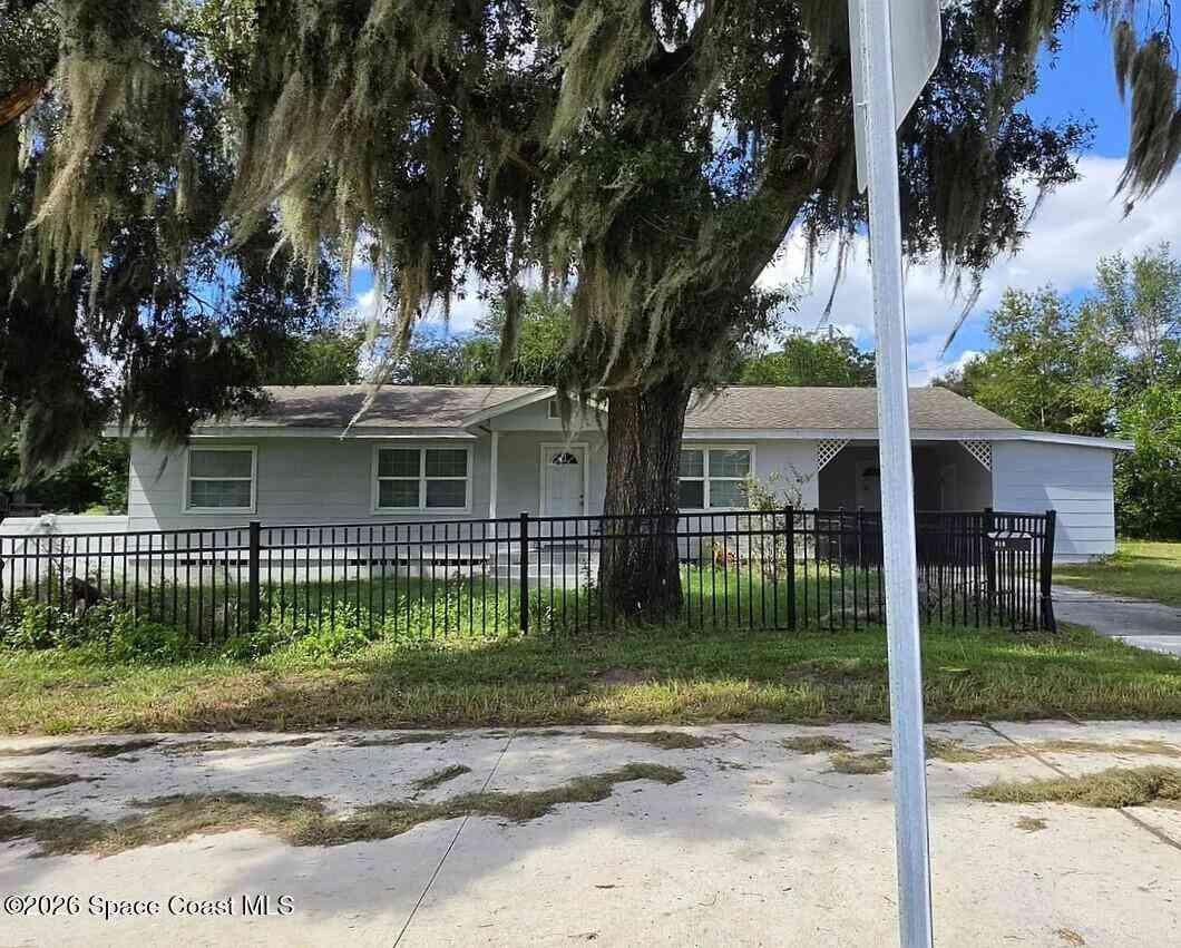 Homes For Sale - 910 N Garfield Avenue<br/> Volusia County, DeLand, FL 32724