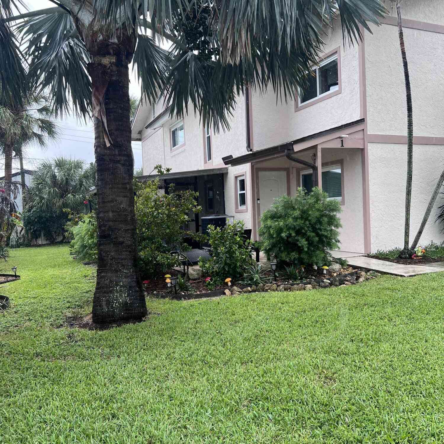 Townhouse For Rent - 595 Park Avenue #1<br/> Brevard County, Satellite Beach, FL 32937