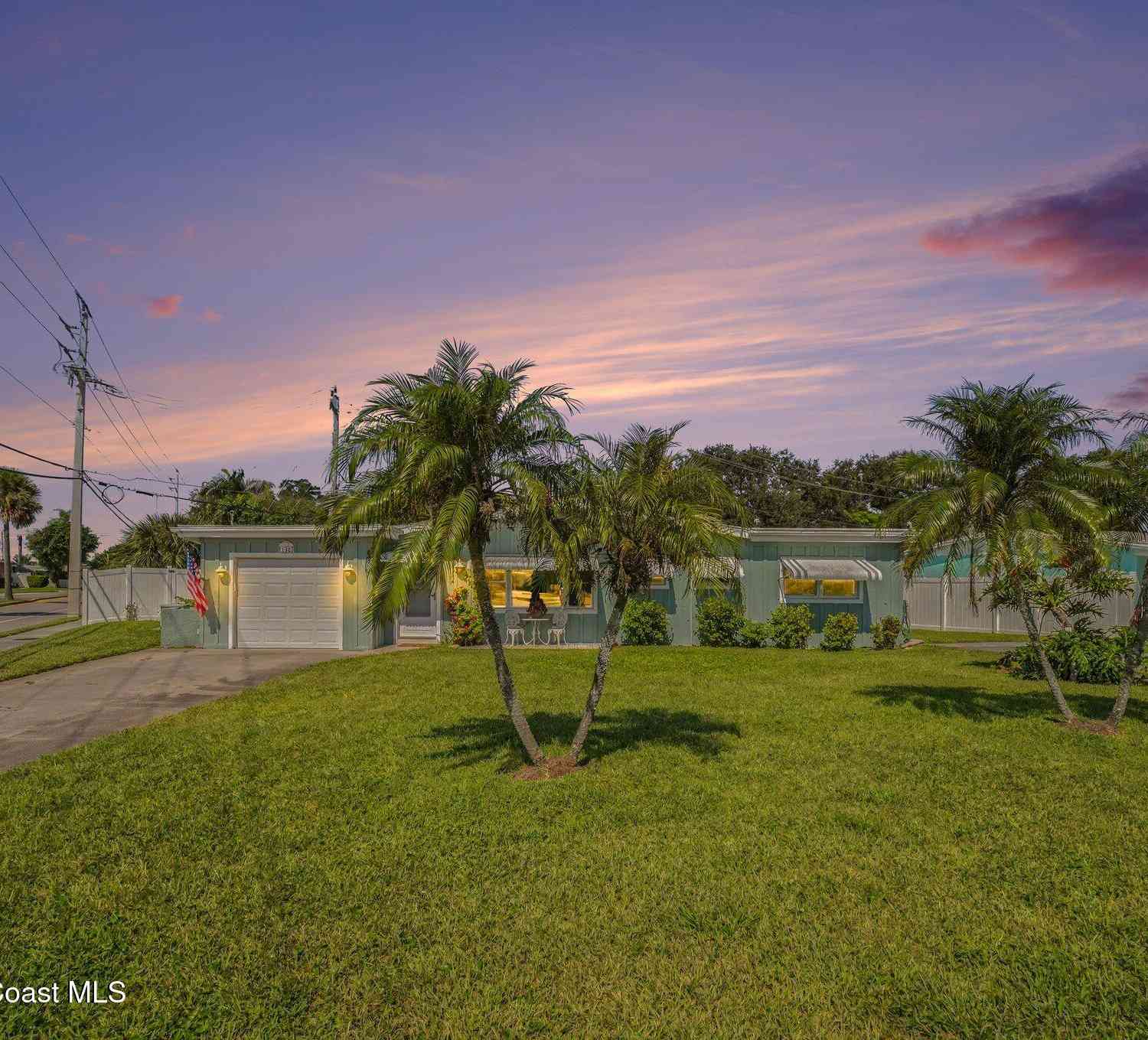 Homes For Sale - 150 W Volusia Lane<br/> Cocoa Beach, FL 32931