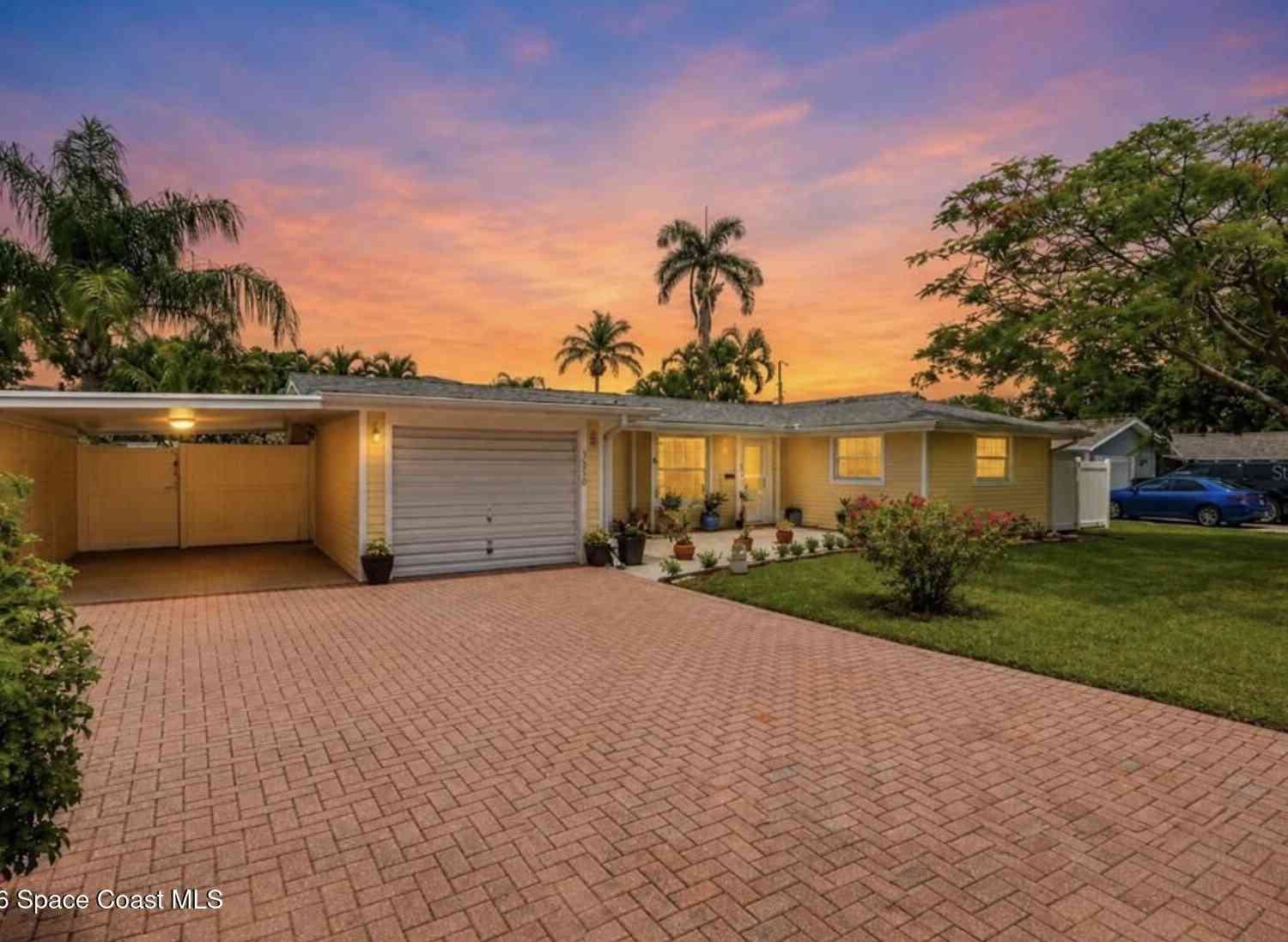 Homes For Sale - 2403 Vermont Avenue<br/> Manatee County, Bradenton, FL 34208