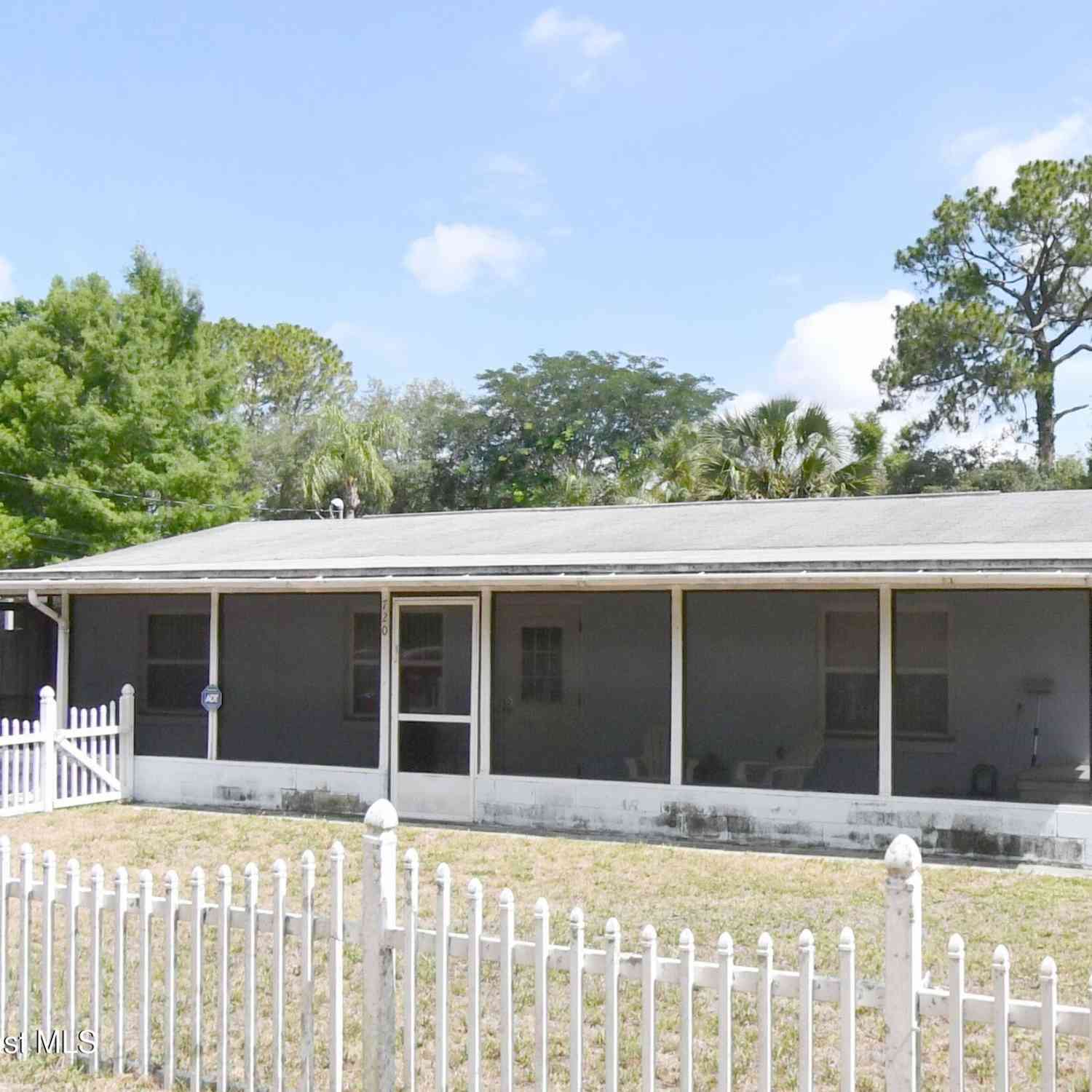 Homes For Sale - 720 Meadow Street<br/> Sanford, FL 32773