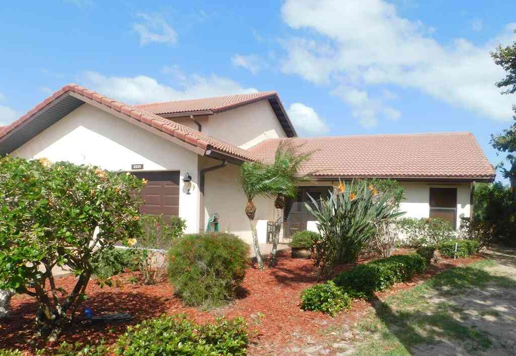 Townhouse For Sale - 3335 Wind Surf Way<br/> Melbourne Beach, FL 32951