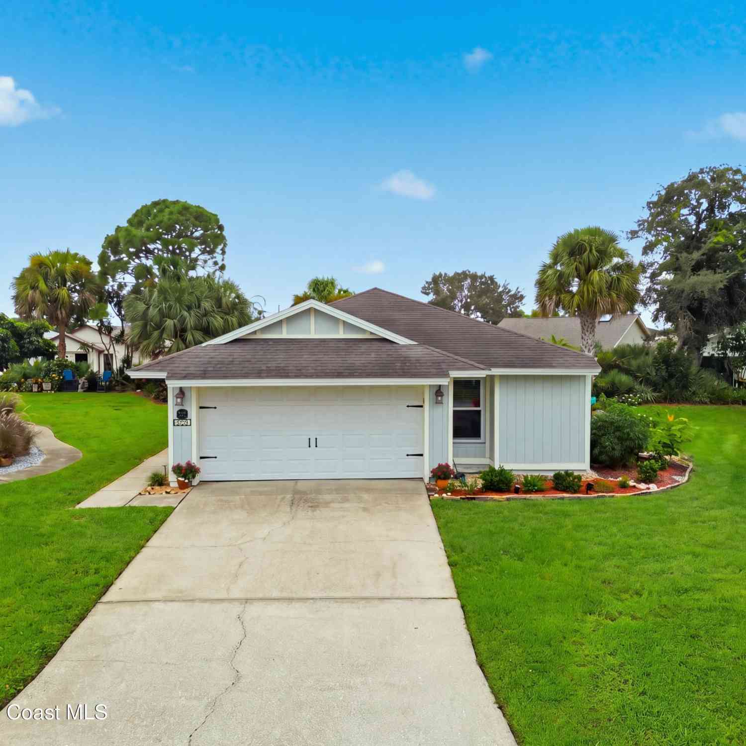 Homes For Sale - 527 Oak Mont Place<br/> Melbourne, FL 32940