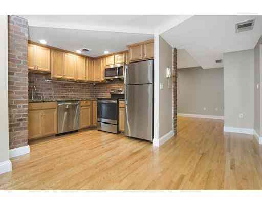 Condo For Rent - 95 Gainsborough #007<br/> Boston, MA 02115