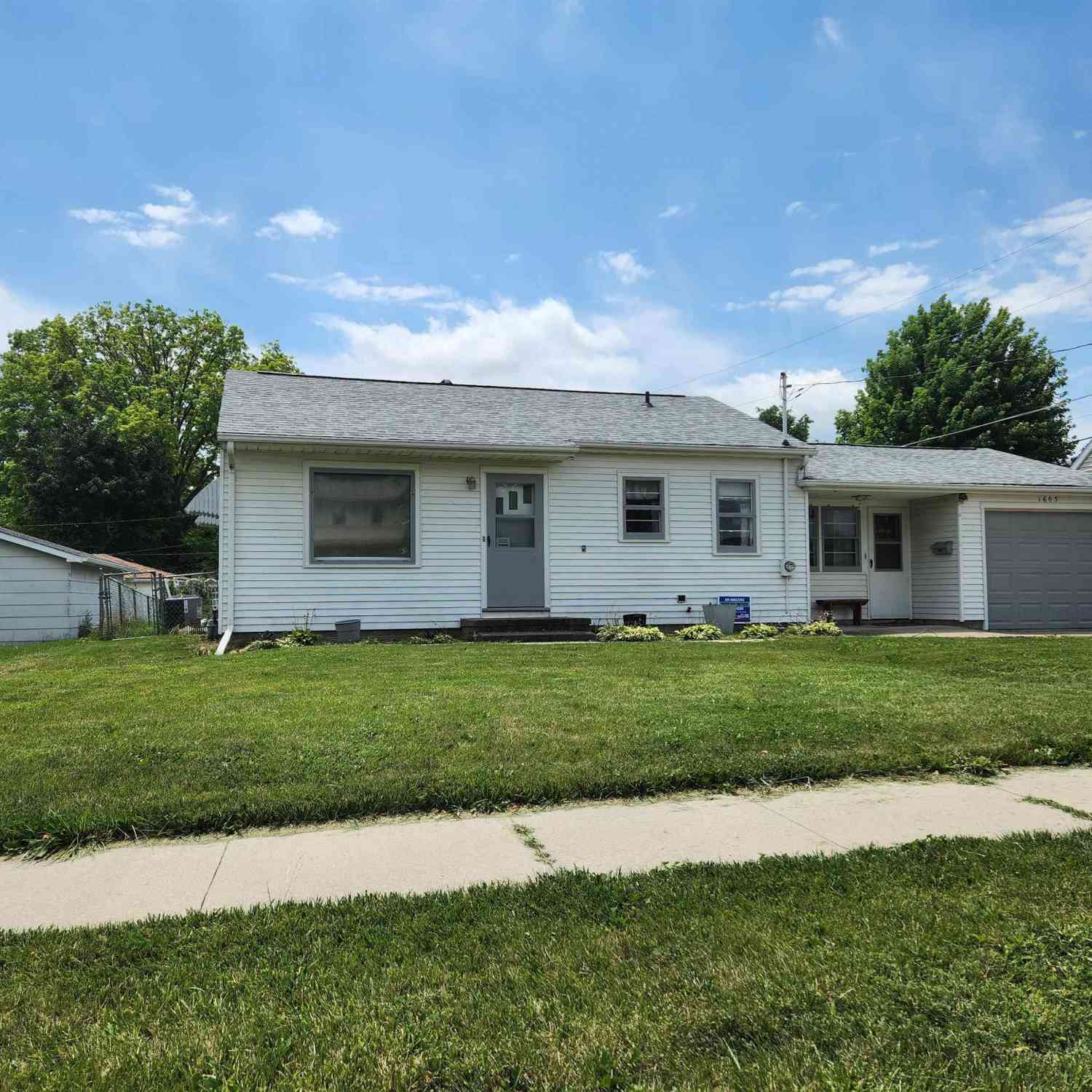 1605 N 4th Avenue E For Sale, Newton, IA 50208 Home | ByOwner