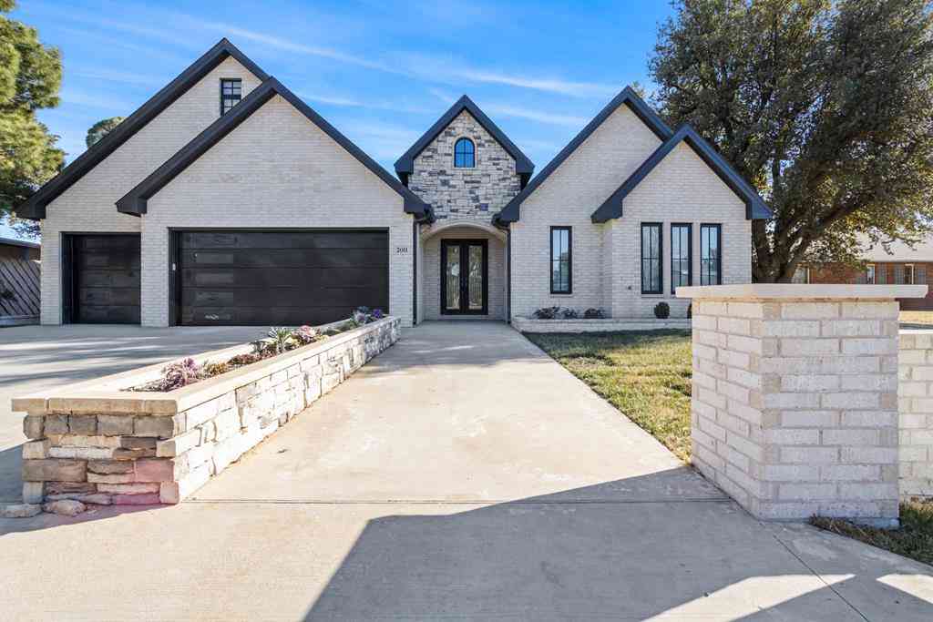 Homes For Sale - 2011 Community Lane<br/> Midland, TX 79701