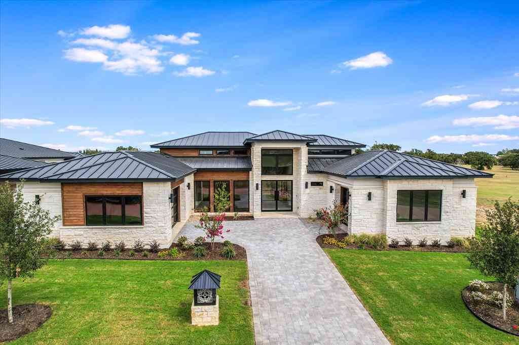 Homes For Sale - 109 Island Court<br/> Horseshoe Bay, TX 78657