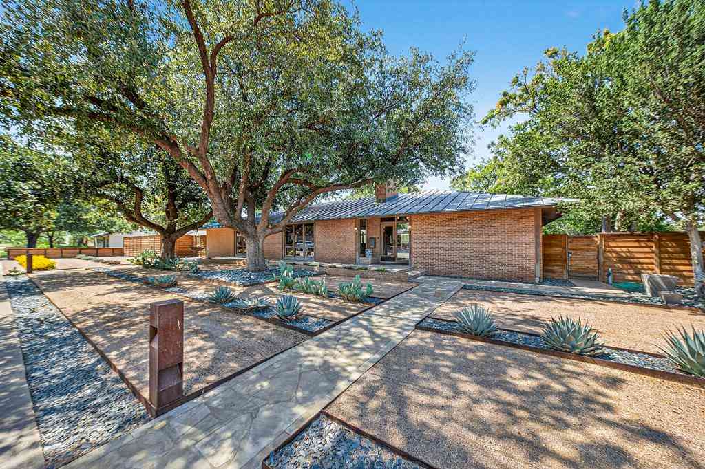 Homes For Sale - 205 Club Dr<br/> Midland County, Midland, TX 79701