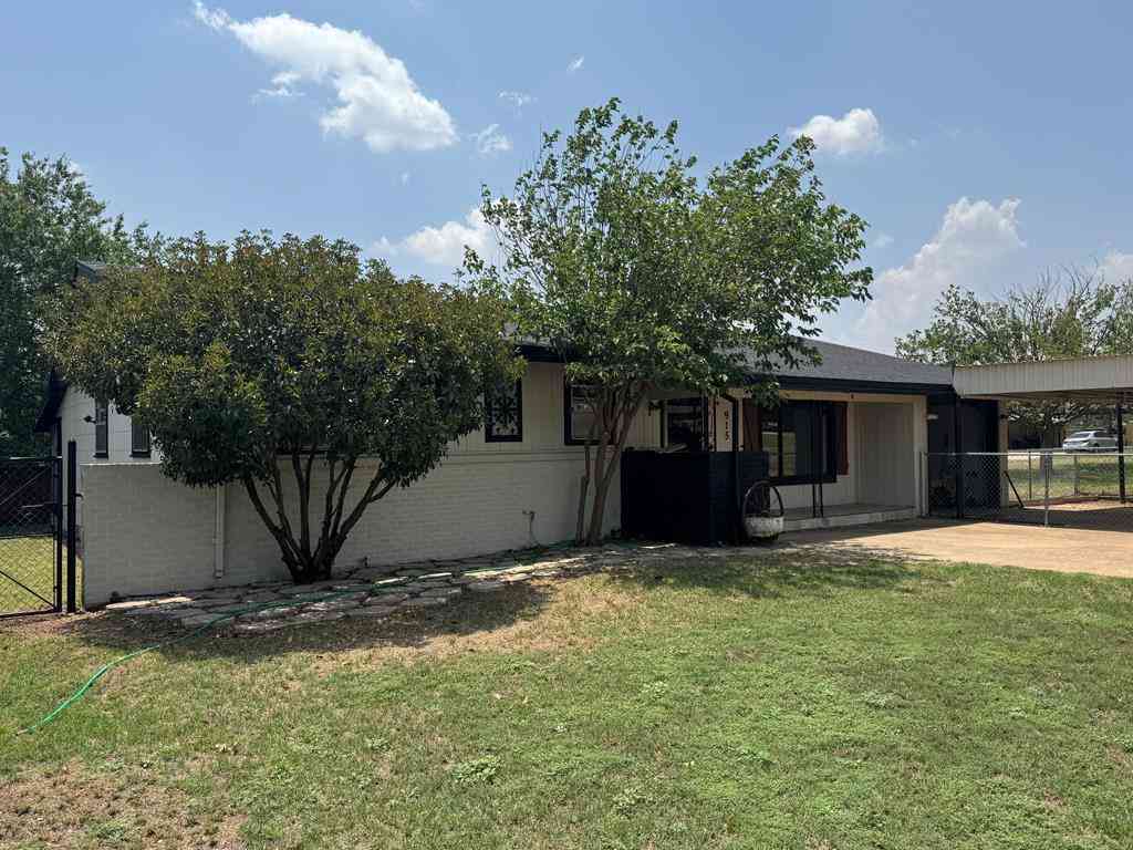 Homes For Sale - 915 E 9th St<br/> Mitchell County, Colorado City, TX 79512