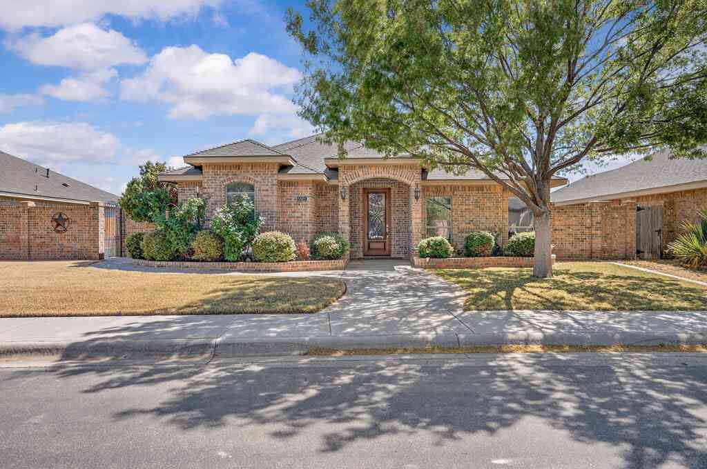 Homes For Sale - 5521 Carmel Court<br/> Midland, TX 79707