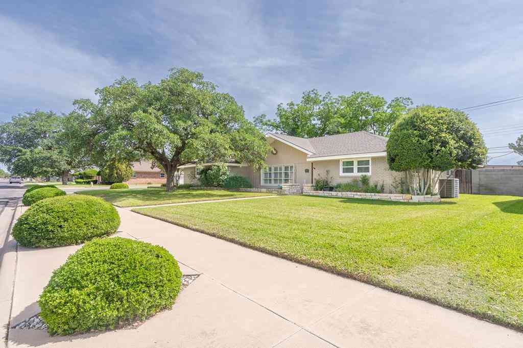 Homes For Sale - 2912 N I St<br/> Midland, TX 79705