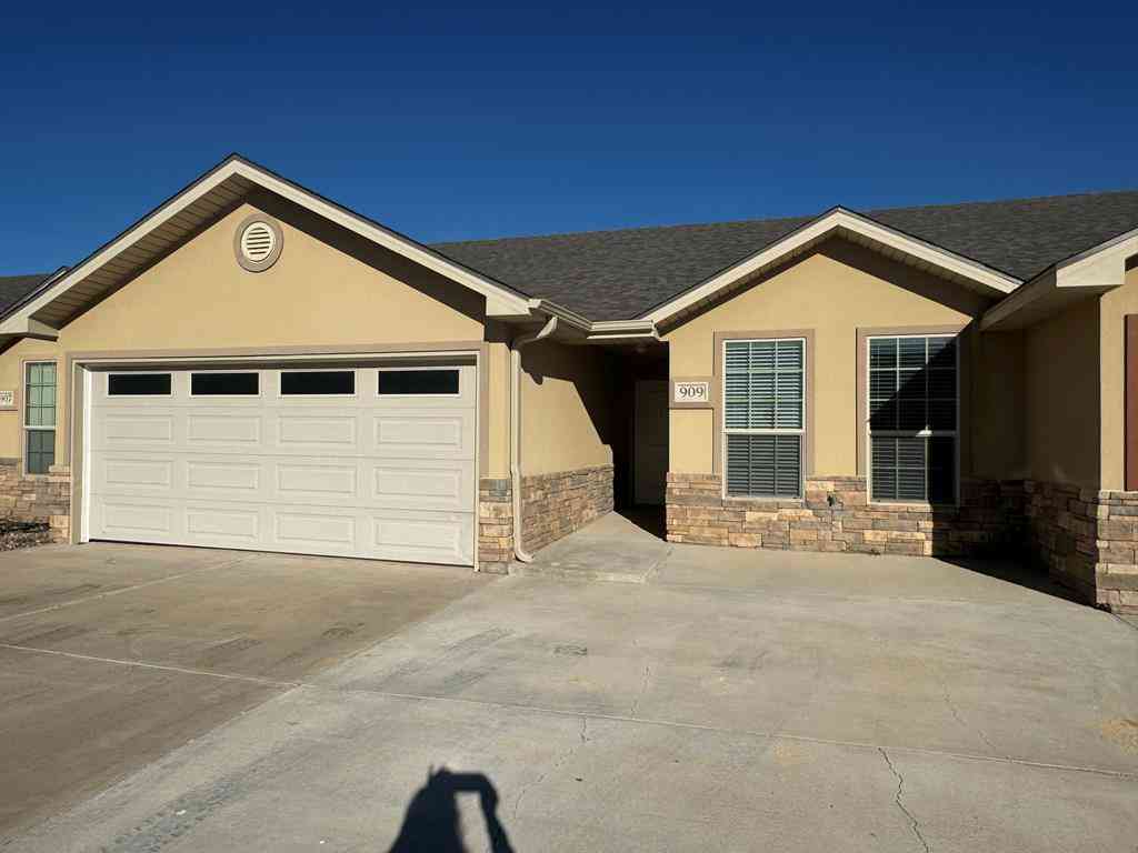 Homes For Rent - 909 Beal Parkway<br/> Midland, TX 79703