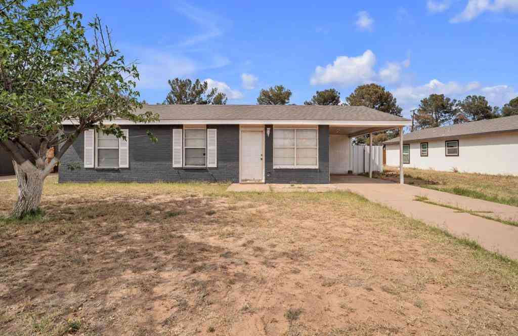 Homes For Sale - 1605 E Pine Ave<br/> Midland, TX 79705
