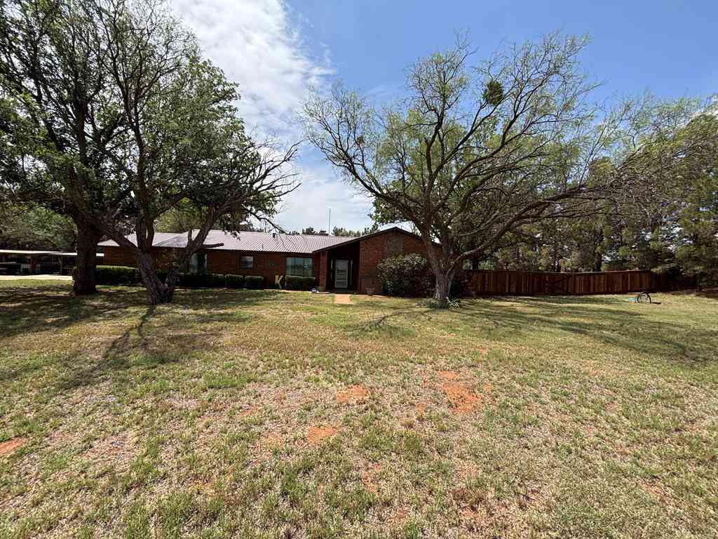 Homes For Sale - 699 E Line St<br/> Loraine, TX 79532