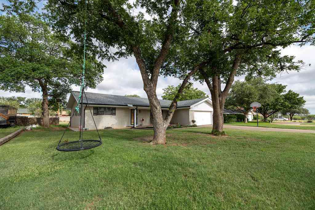 Homes For Sale - 2807 Denison Ave<br/> Snyder, TX 79549