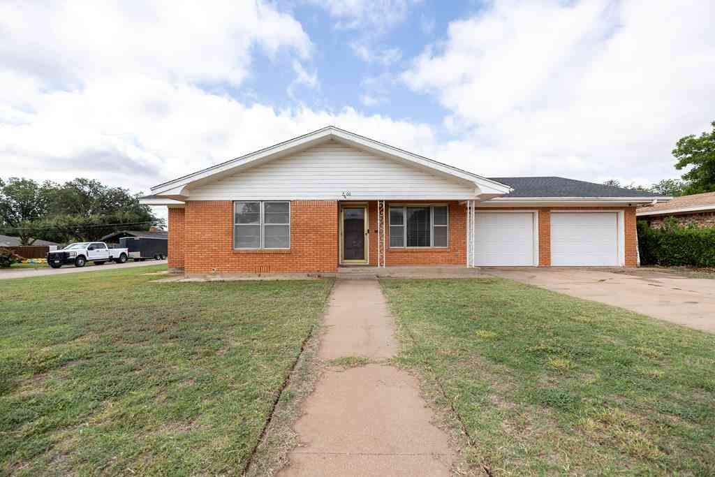 Homes For Sale - 2800 32nd St<br/> Snyder, TX 79549
