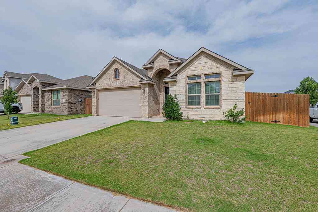 Homes For Sale - 27 La Fauna Dr<br/> Midland County, Midland, TX 79765